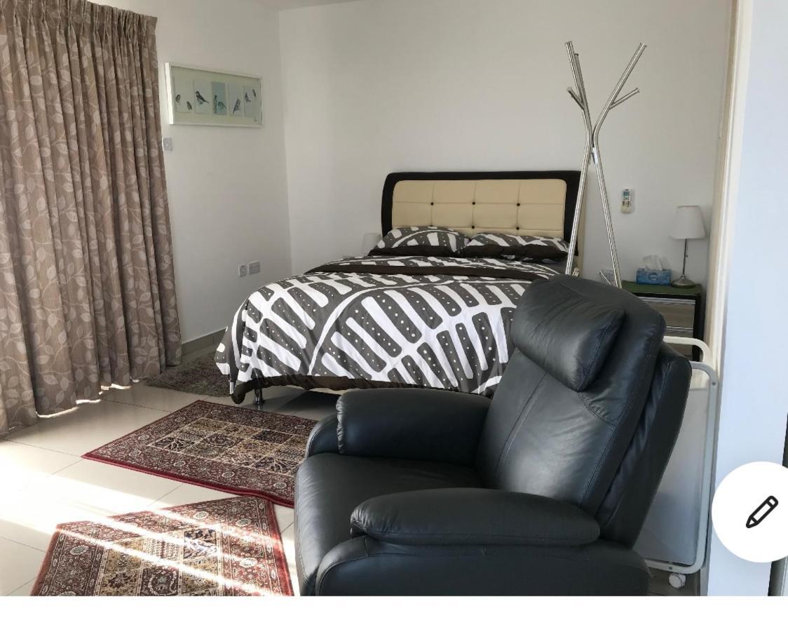 Gallery Apartments By Bestwest Hospitality Акра Екстериор снимка