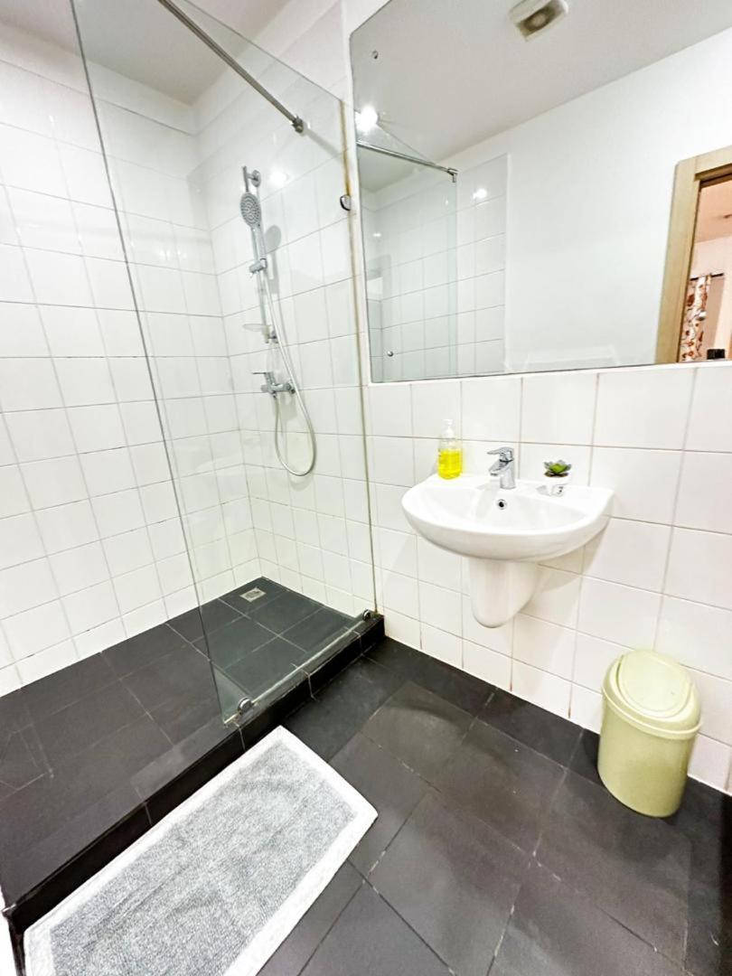 Gallery Apartments By Bestwest Hospitality Акра Екстериор снимка