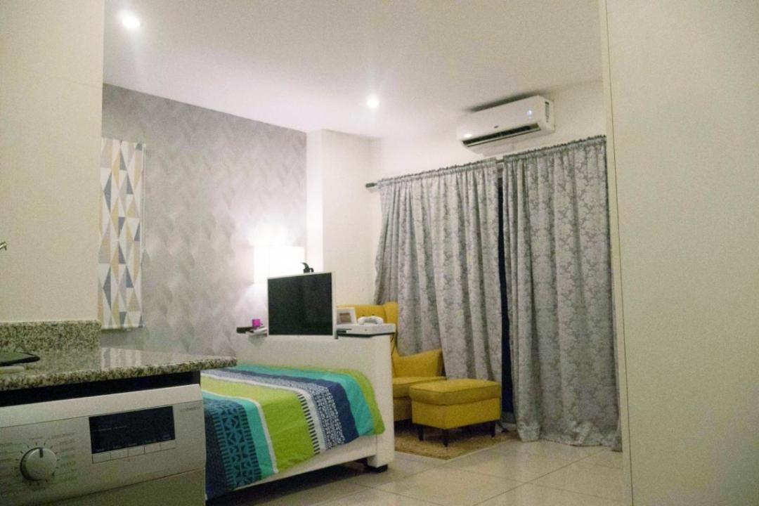 Gallery Apartments By Bestwest Hospitality Акра Екстериор снимка